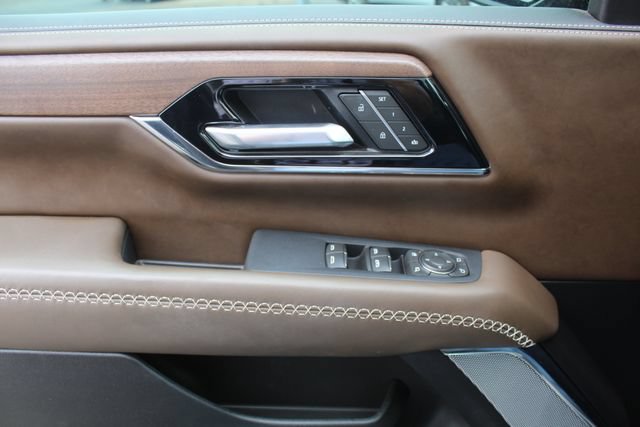 Used 2025 GMC Yukon Denali Ultimate w/ LPO, Floor Liner Package AWD/4WD image 40