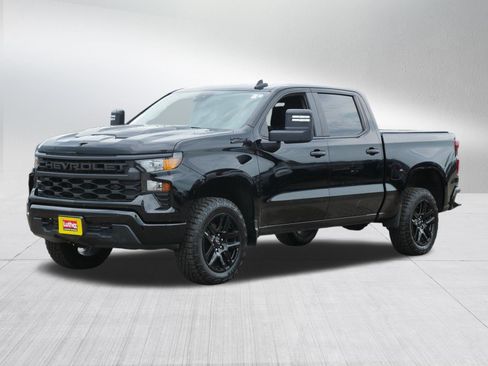 Used 2024 Chevrolet Silverado 1500 Custom Trail Boss w/ Midnight Edition AWD/4WD image 3