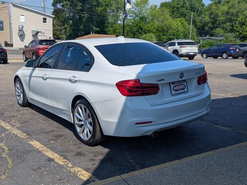 Used 2017 BMW 320i xDrive Sedan AWD/4WD image 6