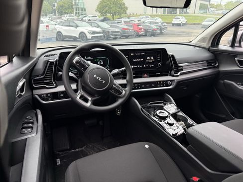 New 2025 Kia Sportage LX image 9