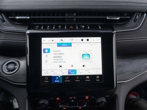 Used 2022 Jeep Grand Cherokee Limited image 15