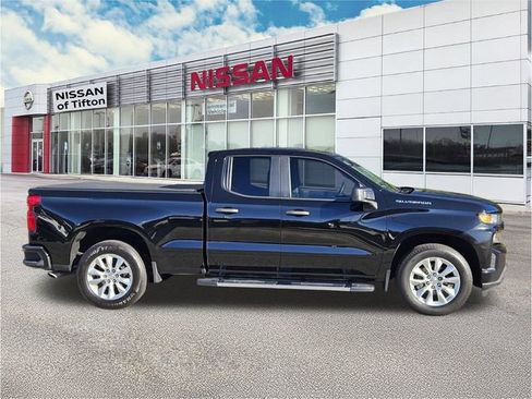 Used 2021 Chevrolet Silverado 1500 Custom image 3