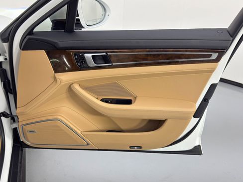 Used 2021 Porsche Panamera w/ Premium Package image 46