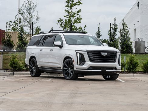 Used 2025 Cadillac Escalade ESV Premium Luxury Platinum AWD/4WD image 2