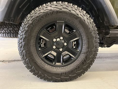 Used 2023 Jeep Gladiator Mojave image 42