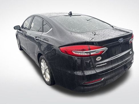 Used 2019 Ford Fusion SE image 4