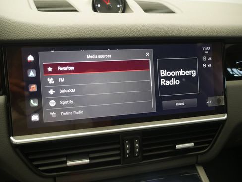 Used 2023 Porsche Cayenne AWD/4WD image 40