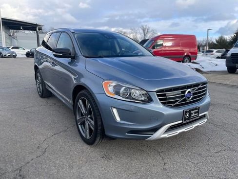 Used 2017 Volvo XC60 T6 Dynamic w/ Advanced Package image 7