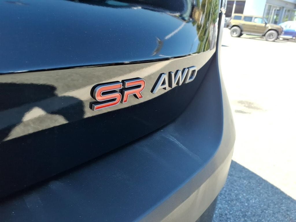 Used 2025 Nissan Kicks SR AWD/4WD image 18