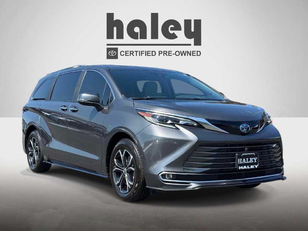 Used 2025 Toyota Sienna Platinum AWD/4WD image 1