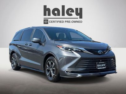 Used 2025 Toyota Sienna Platinum