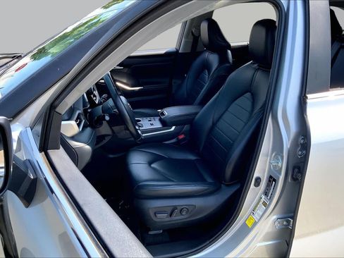 Used 2023 Toyota Highlander XLE AWD/4WD image 8