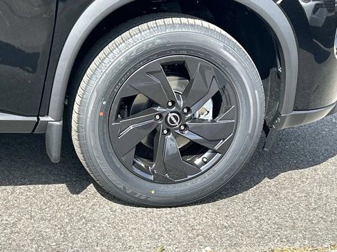 New 2026 Nissan Rogue SV FWD image 9