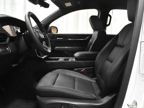 Used 2026 GMC Acadia Elevation w/ Elevation Premium Package FWD image 7