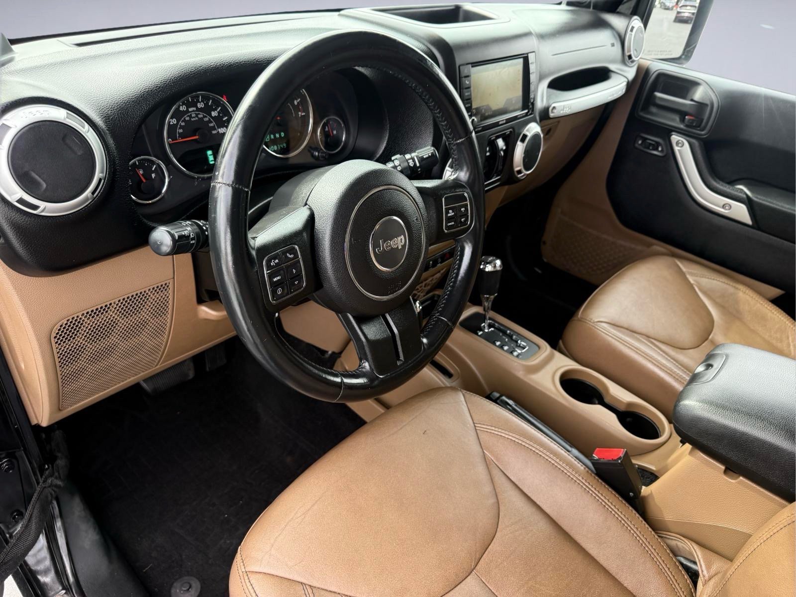 Used 2014 Jeep Wrangler Unlimited Sahara w/ Max Tow Package AWD/4WD image 17