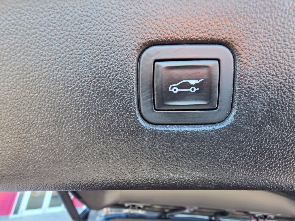 Used 2019 Chevrolet Blazer LT FWD image 11