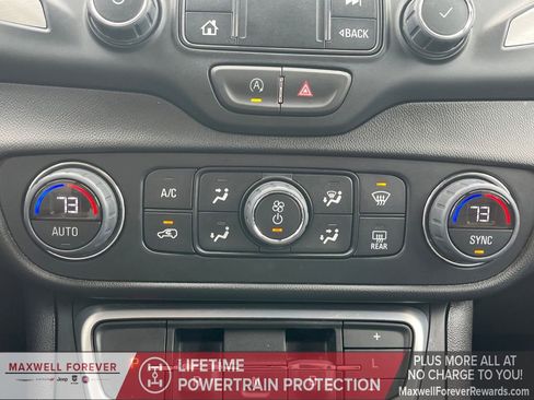 Used 2024 GMC Terrain SLT image 4