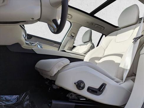 New 2026 Volvo XC90 B6 Ultra w/ Protection Package image 4