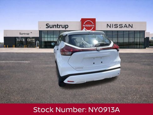 New 2025 Nissan Kicks Play S image 9