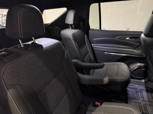 Used 2025 Chevrolet Traverse LT w/ Enhanced Driving Package image 34