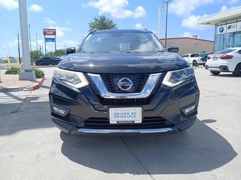 Used 2017 Nissan Rogue SL w/ SL Premium Package FWD image 2
