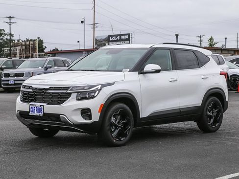 Certified 2026 Kia Seltos EX w/ EX Sunroof Package AWD/4WD image 3
