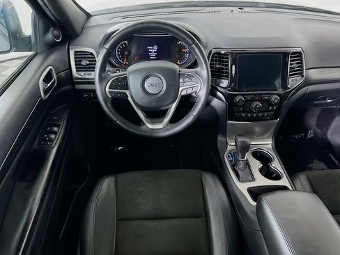 Used 2019 Jeep Grand Cherokee Altitude AWD/4WD image 3