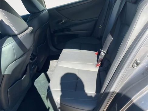 Used 2022 Lexus ES 350 w/ Premium Package image 9