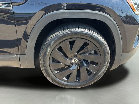 Used 2024 Volkswagen Atlas Cross Sport SE w/ Panoramic Sunroof Package FWD image 30
