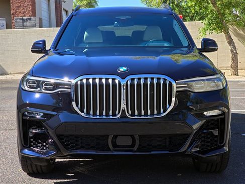 Used 2019 BMW X7 xDrive50i w/ M Sport Package AWD/4WD image 4