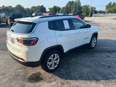 Used 2024 Jeep Compass Latitude AWD/4WD image 5