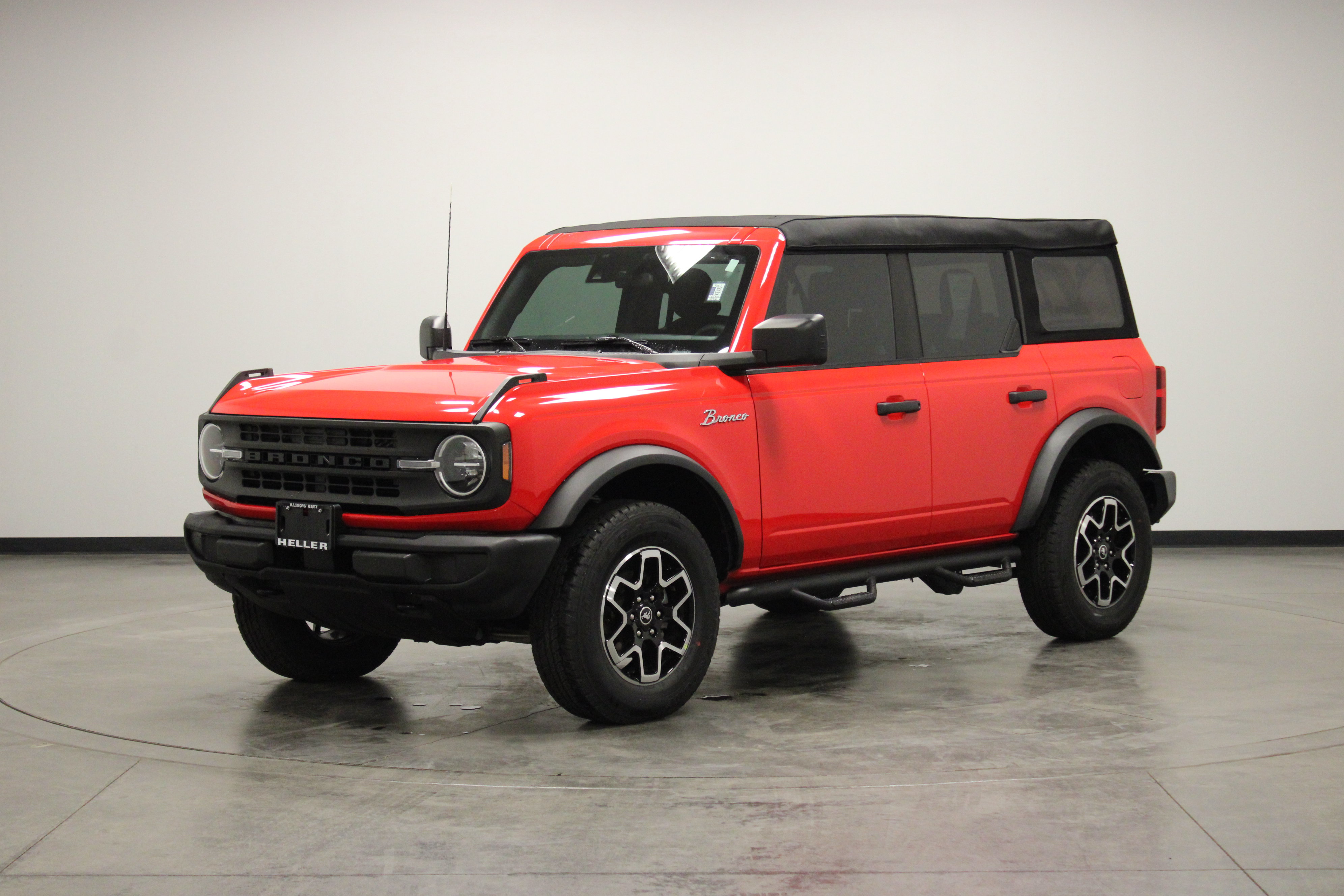 Used 2023 Ford Bronco 4-Door AWD/4WD image 4