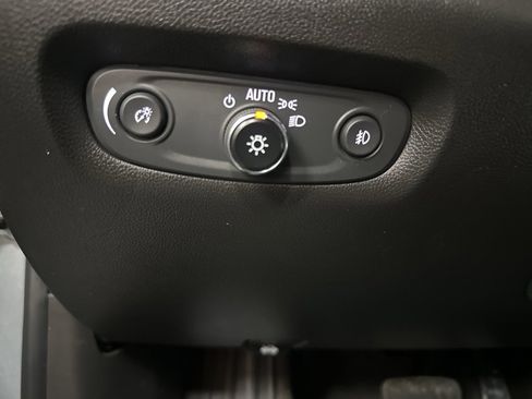 Used 2021 Chevrolet Traverse RS image 37