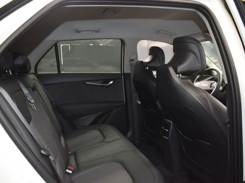 Used 2025 Kia Niro EX FWD image 11