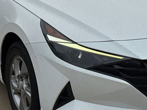 Used 2021 Hyundai Elantra SE image 4