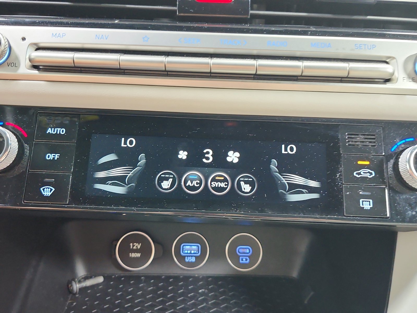 Used 2025 Genesis G70 2.5T RWD image 17