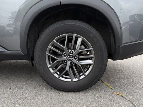 Used 2024 Nissan Rogue S FWD image 32