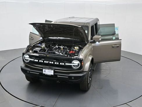 Used 2025 Ford Bronco Outer Banks image 37