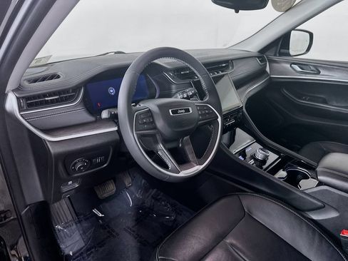 Used 2023 Jeep Grand Cherokee L Limited AWD/4WD image 17