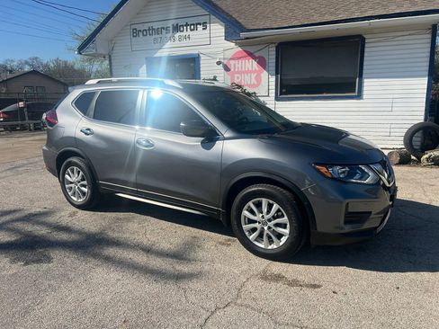 Used 2020 Nissan Rogue SV FWD image 2