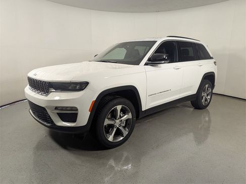 New 2025 Jeep Grand Cherokee Limited image 3