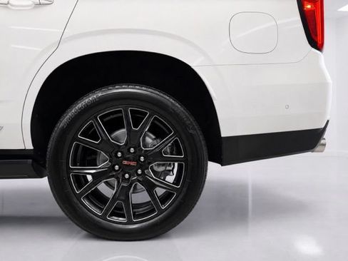 Used 2023 GMC Yukon Denali w/ Advanced Technology Package AWD/4WD image 12