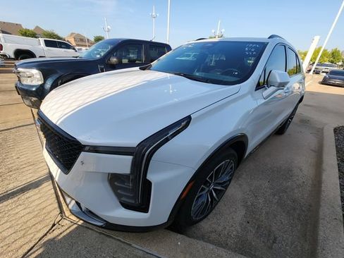 Used 2024 Cadillac XT4 Sport FWD image 3