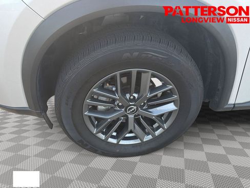 Used 2024 Nissan Rogue S FWD image 22