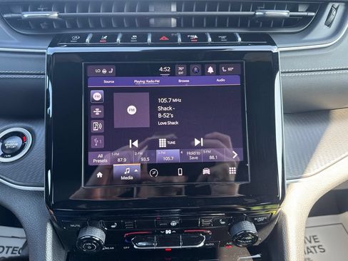 Used 2025 Jeep Grand Cherokee Altitude AWD/4WD image 15