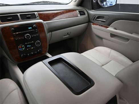 Used 2013 Chevrolet Avalanche LT w/ All-Star Edition image 11