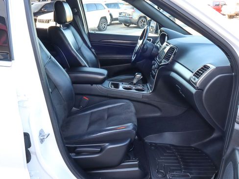 Used 2021 Jeep Grand Cherokee Laredo X image 25