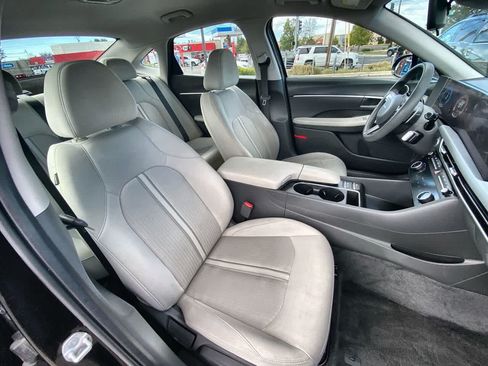 Used 2025 Hyundai Sonata SEL FWD image 23