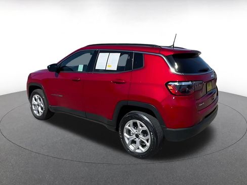 Used 2025 Jeep Compass Latitude AWD/4WD image 7