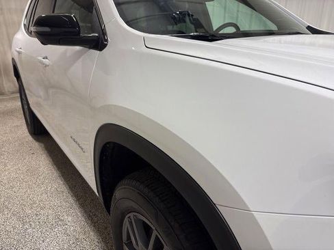 Used 2025 GMC Acadia Elevation image 9